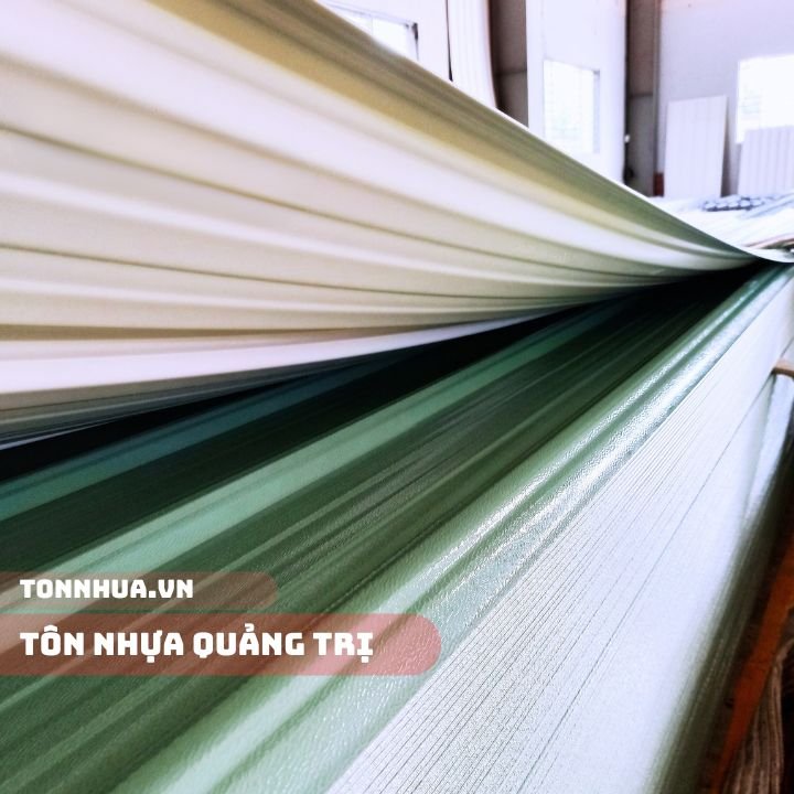Logo Nhựa Hợp Hưng Được In Chìm Trên Sản Phẩm